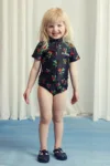 Mini Rodini costum de baie dintr-o bucată pentru copii Lingonberries culoarea negru