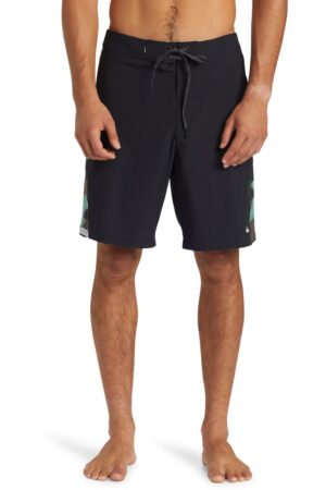 Pantaloni scurti de baie cu model camuflaj Surfsilk Arch