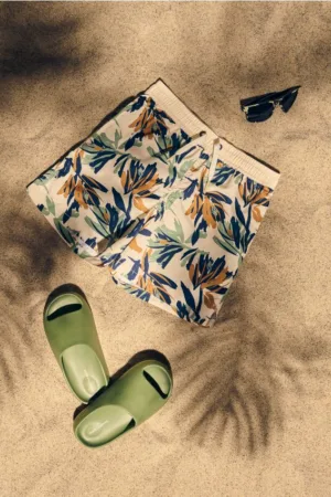 Reserved - Pantaloni scurți de baie cu imprimeu - crem