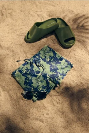 Reserved - Pantaloni scurți de baie - verde-oliv deschis