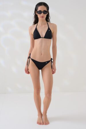 Sutien de baie cu cupe triunghiulare