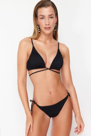 Sutien de baie cu cupe triunghiulare si insertii plisate