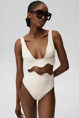Undress Code sutien de baie Bardot Bikini Top culoarea bej